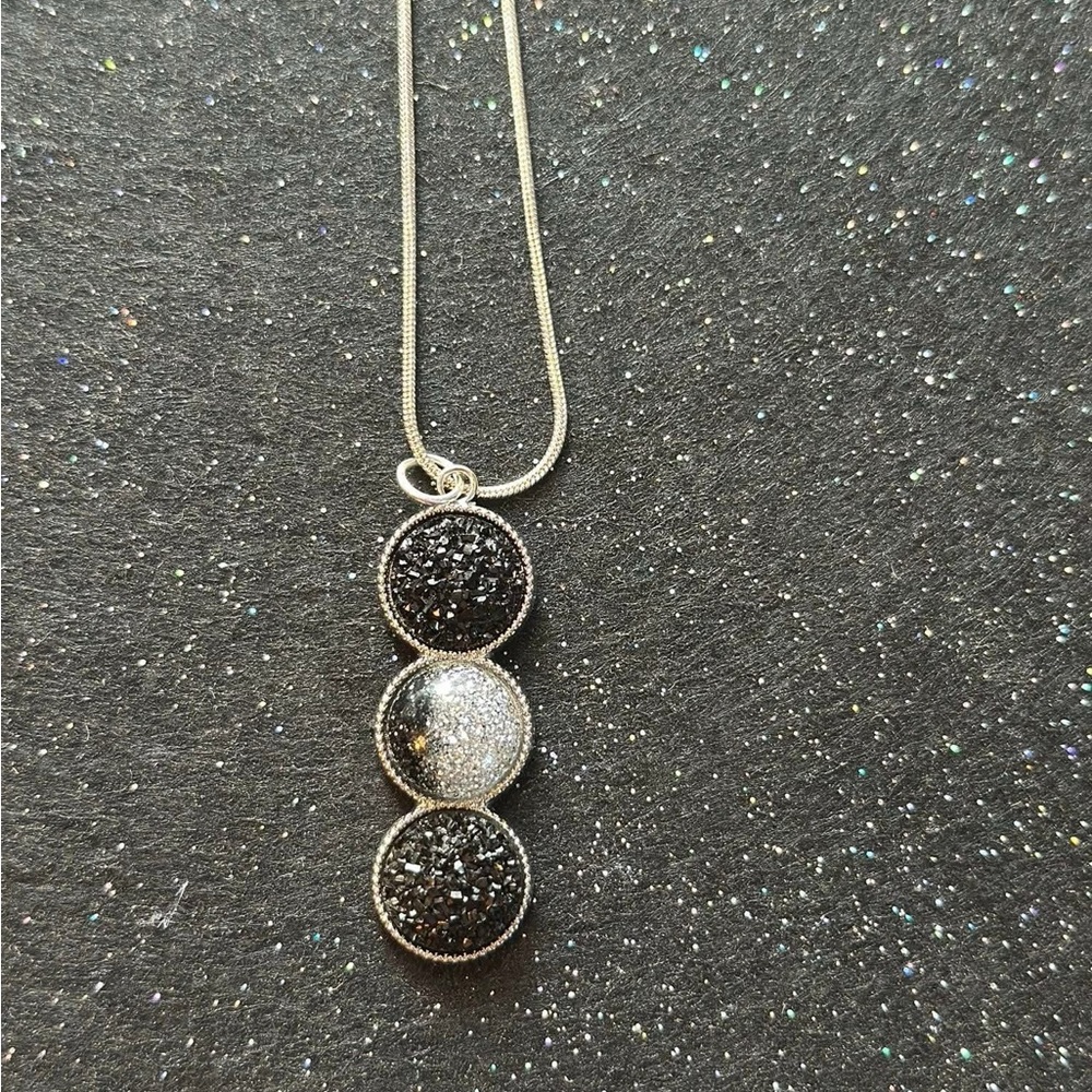 Elegant Black and Silver Pendant Necklace